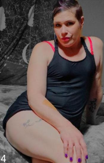Carly, 44  female escort, Lawton